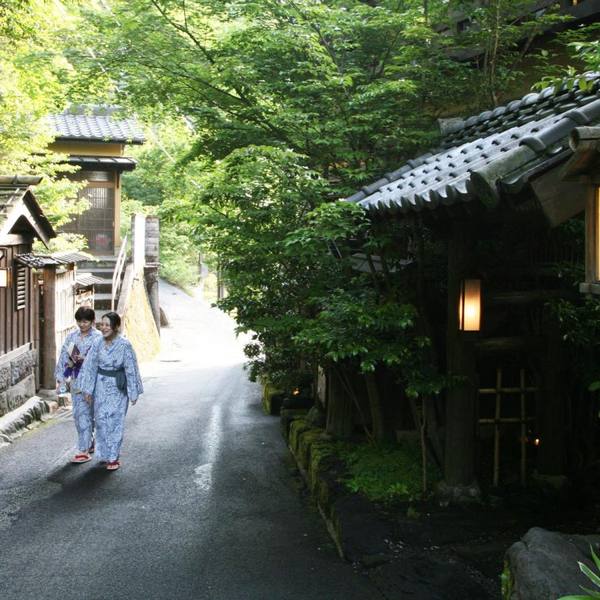 温泉街の小径