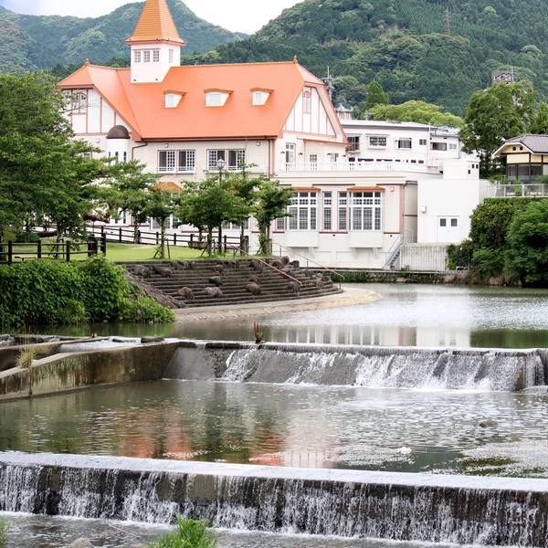 シーボルトの湯と塩田川