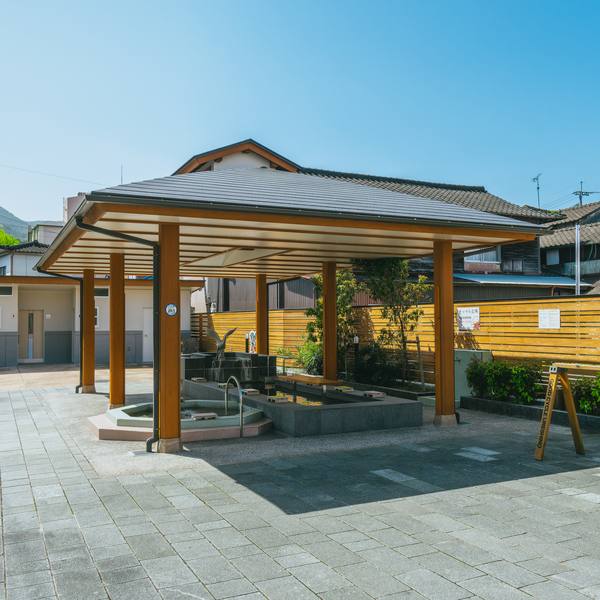 湯っつら広場