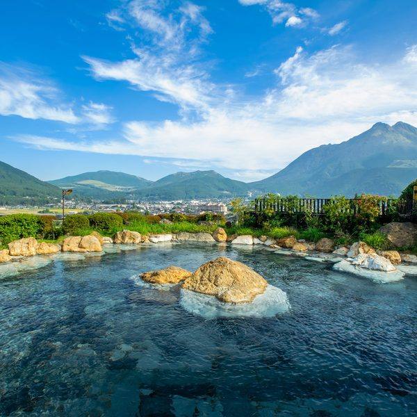 由布岳を望む露天風呂
