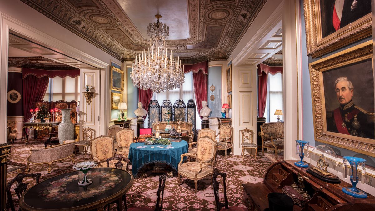 Michael D Beckwith / Pexels A beautifully decorated historic drawing room featuring opulent furnishing and architectural details.